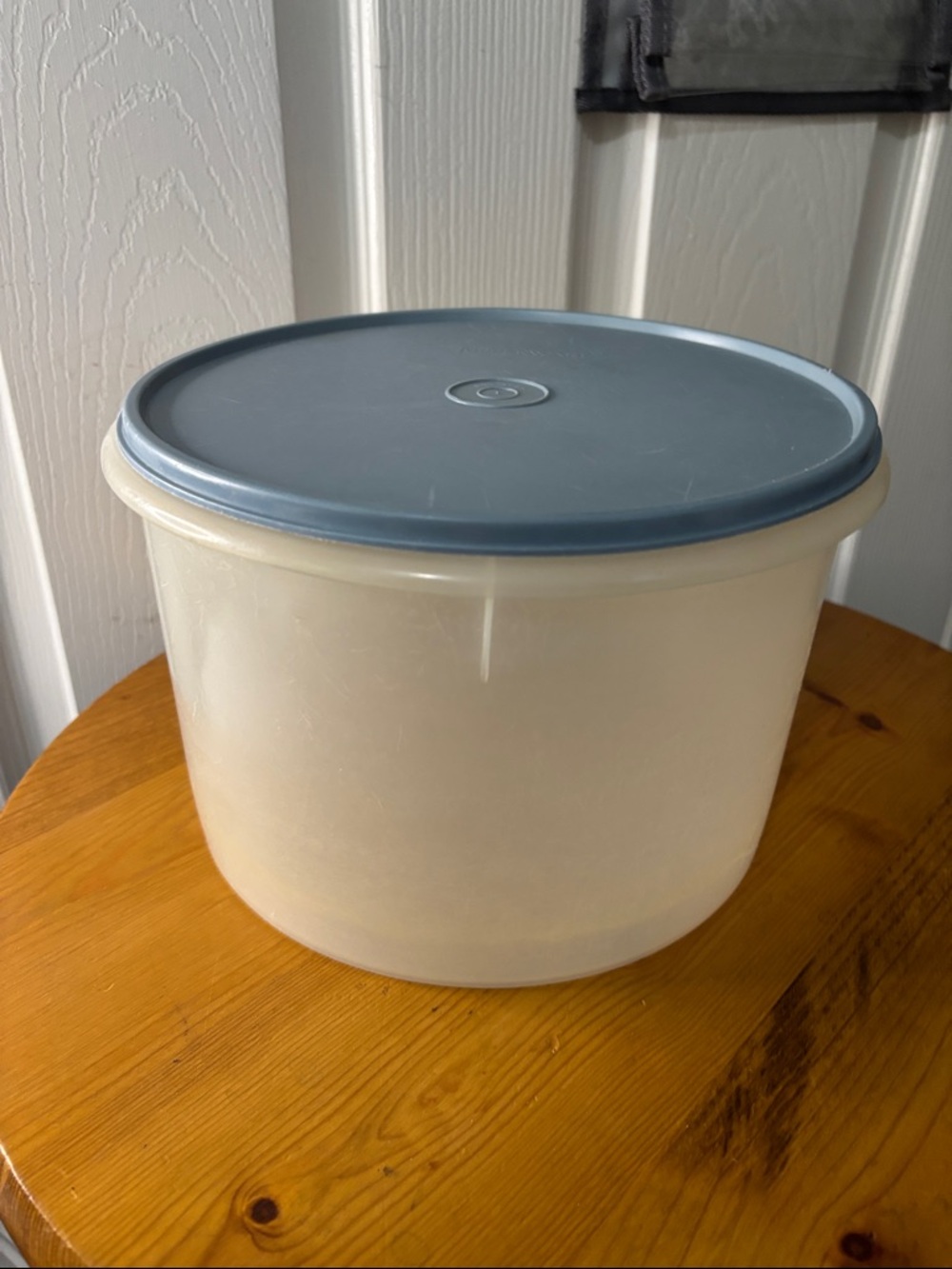 Tupperware Airtight Round Food Storage Container with Blue Lid 230-20 & 267-5